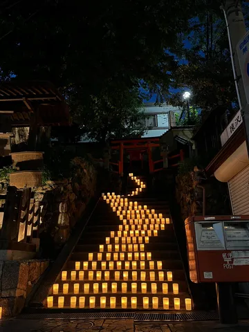 静寂に灯る幻想の階段