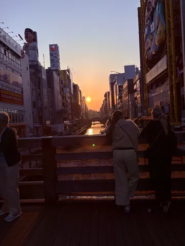 夕暮れの運河景色