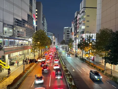 眠らない街の余韻