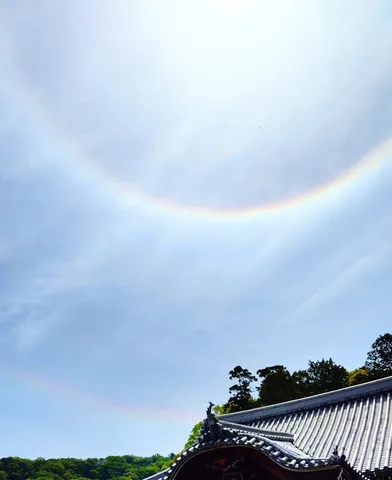 空にバッチリ虹の輪！