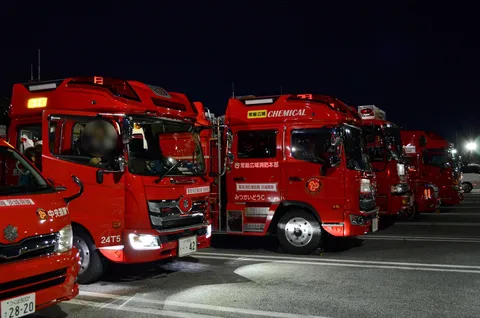夜の出動準備、化学車隊
