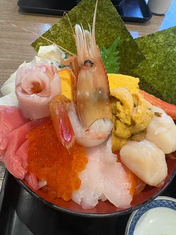 海の宝石箱、贅沢海鮮丼