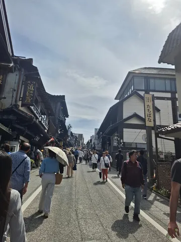 賑わう古都の小径