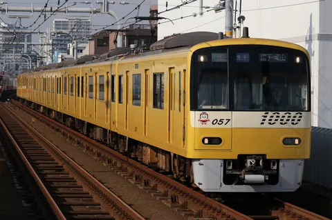 黄色い電車、未来への疾走