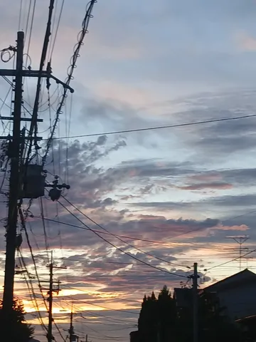 夕暮れの電柱風景