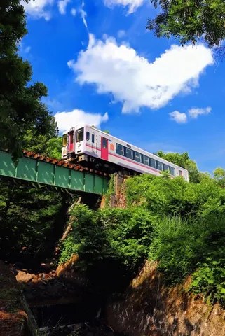 緑と空を結ぶ鉄路