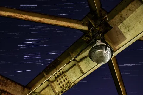 星影を纏う鉄骨