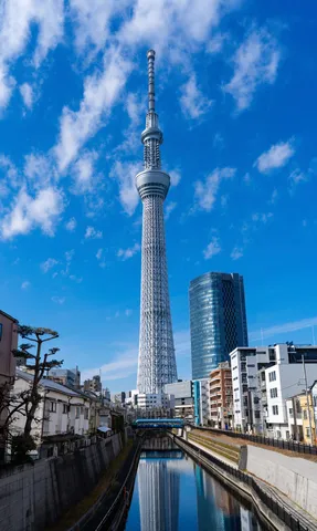 悠久の時を刻む、天空の旅人