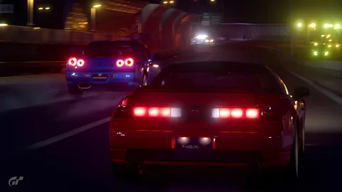 テールランプが導く夜の道