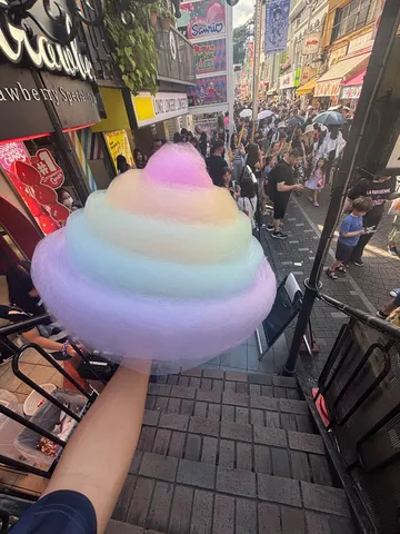 虹色ふわふわの街角