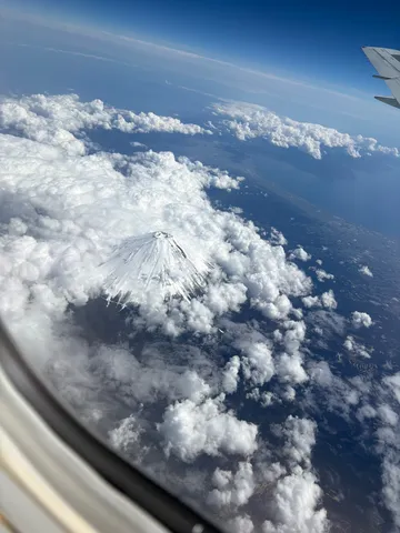 雲海に浮かぶ富士山