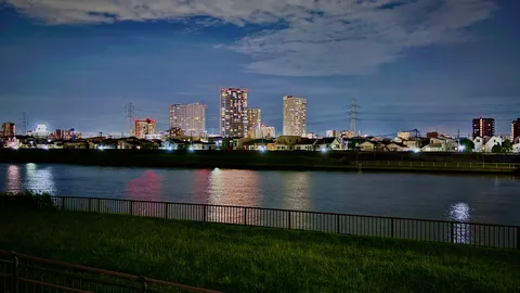夜景と水面の揺らぎ