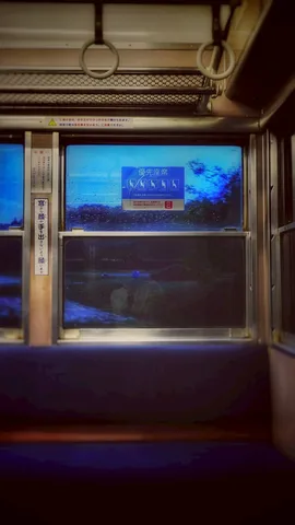 青い車窓の雨模様