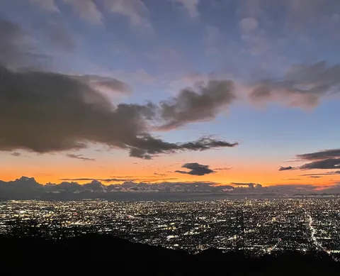 夜景と夕焼けの境界
