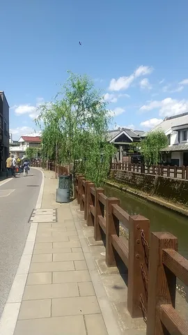 水辺の風情、旅情を誘う小道