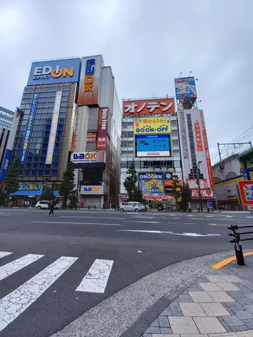 電気街の交差点、秋葉原
