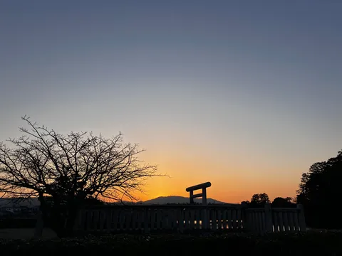 黄昏時のシルエット会議