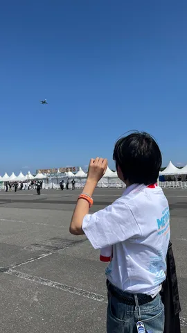 空とイベント会場、そして人