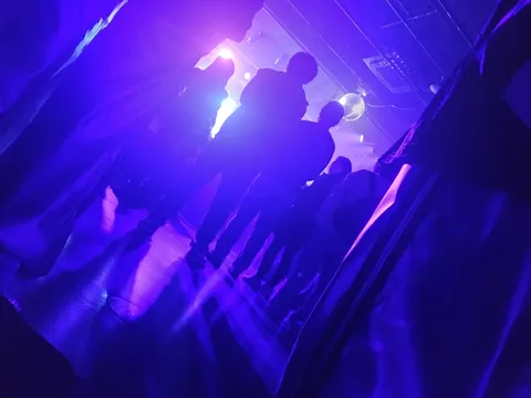 ネオンに踊る夜