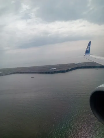 空と海に浮かぶ空港