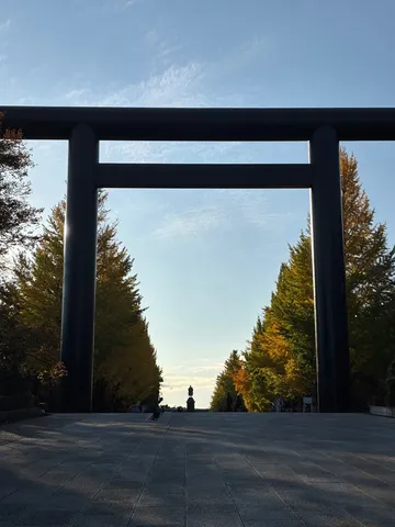 悠久の時を刻む、秋の参道
