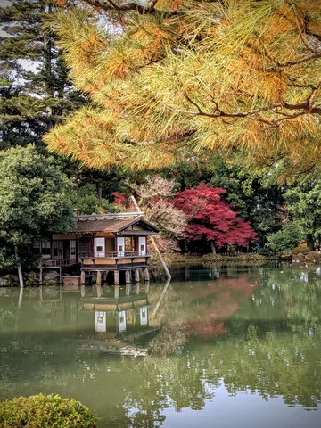 水鏡に映る、静寂の和の美