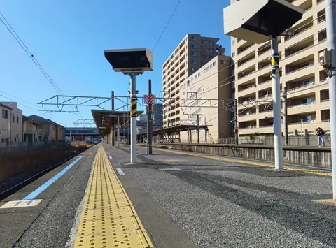 光あふれる駅の情景