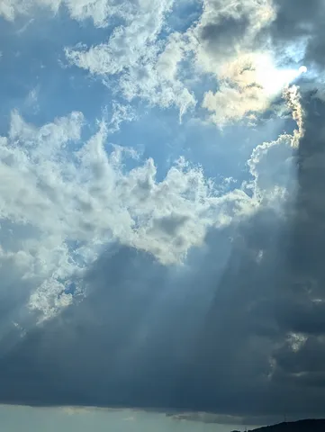 光と雲の静かな対話