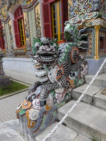 異国情緒あふれる龍の守り神
