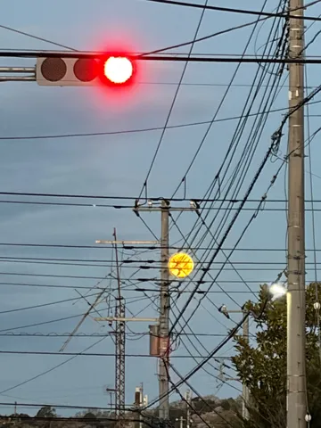 赤信号と、遠い黄色信号