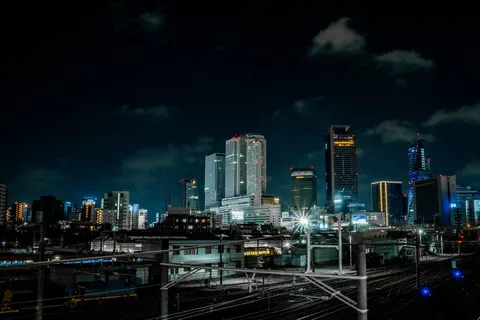 夜景と鉄路の交差