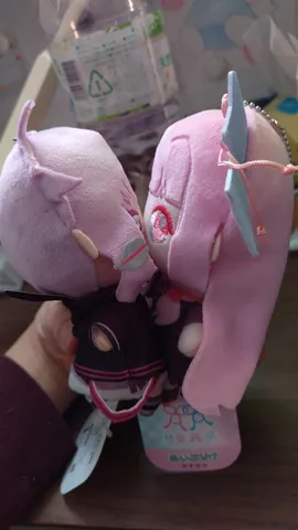 ほっぺにキス？ ぬいぐるみたちの甘い瞬間