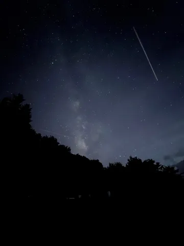 夜空に走る天の跡