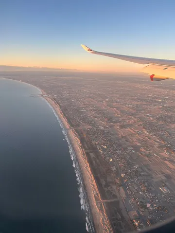 空と海と街の境界線