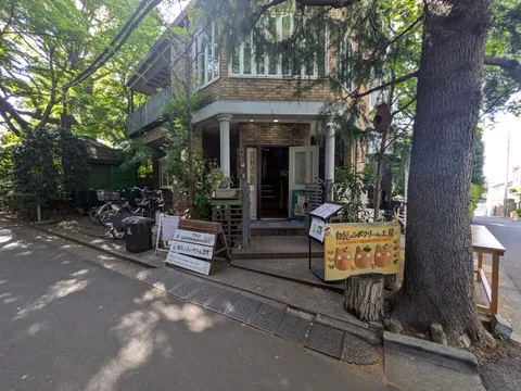 木漏れ日が誘う隠れ家