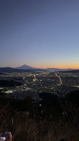 夕暮れを灯す街