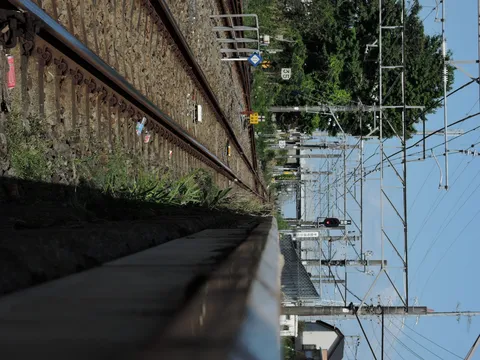 鉄路の先に見える空