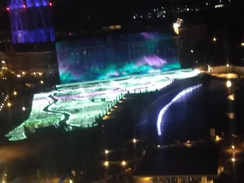 夜空に輝く光の芸術