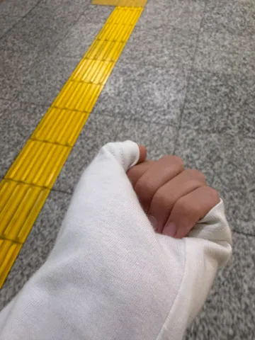 黄色の道標、柔らかな包み