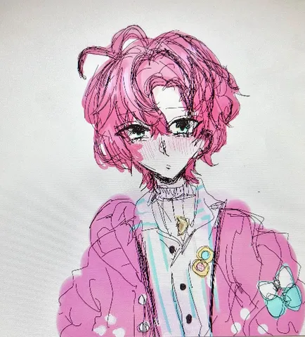 ピンクを纏う個性的な眼差し