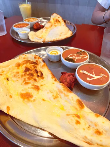 とろけるチーズナンと本格カレー