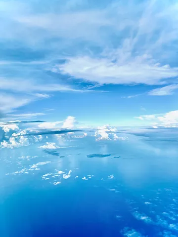 空と海、島々の織りなす青のグラデーション
