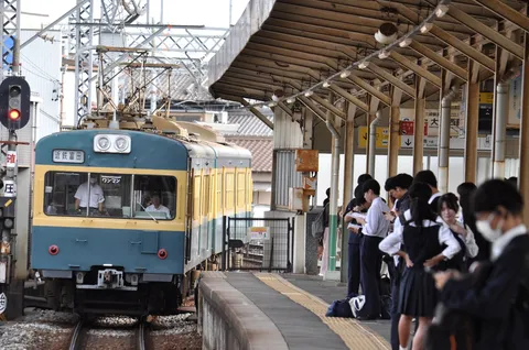 発車を待つ日常の一コマ