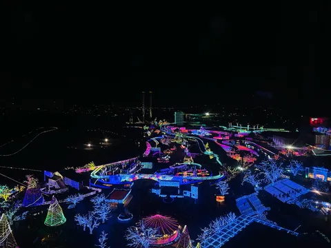 夜空に輝く光のファンタジー