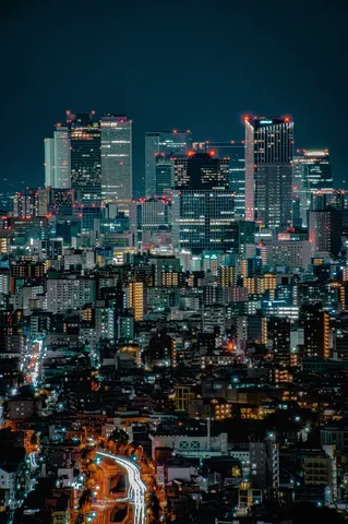 光跡がつなぐ夜の街