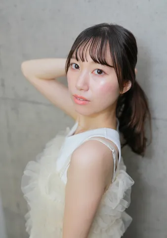 優しい視線と可憐な装い