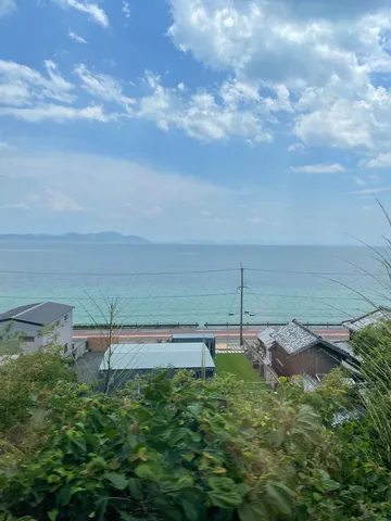海辺の町、日常の風景