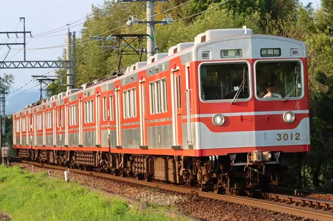 輝く車体、日常の風景