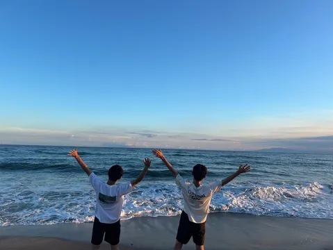 海へひらく両手