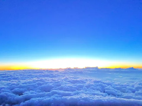 雲海に沈む夕日